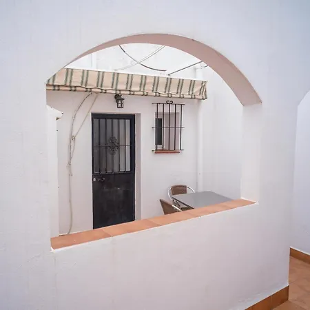 Apartment Con Patio Y Aire Acondicionado En El Centro De Conil - Es-180-31 *