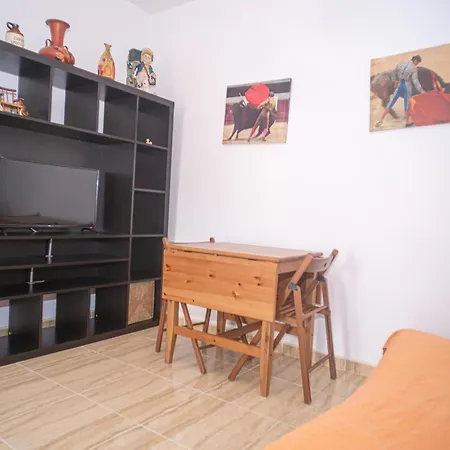 Apartment Con Patio Y Aire Acondicionado En El Centro De Conil - Es-180-31 *